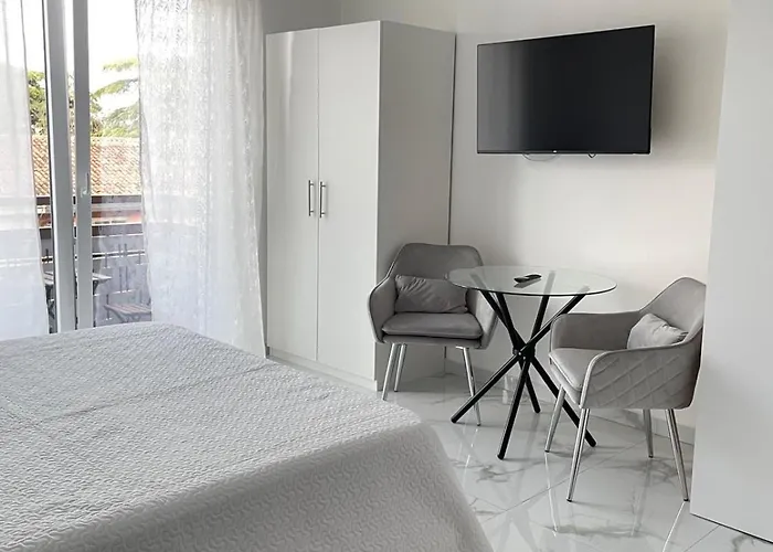 Double Room Private Bathroom